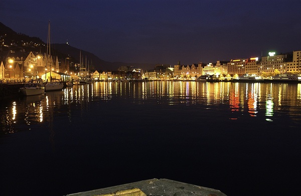 NOBGO - Bergen at night - Gaby Bohle, Innovation Norway.jpg